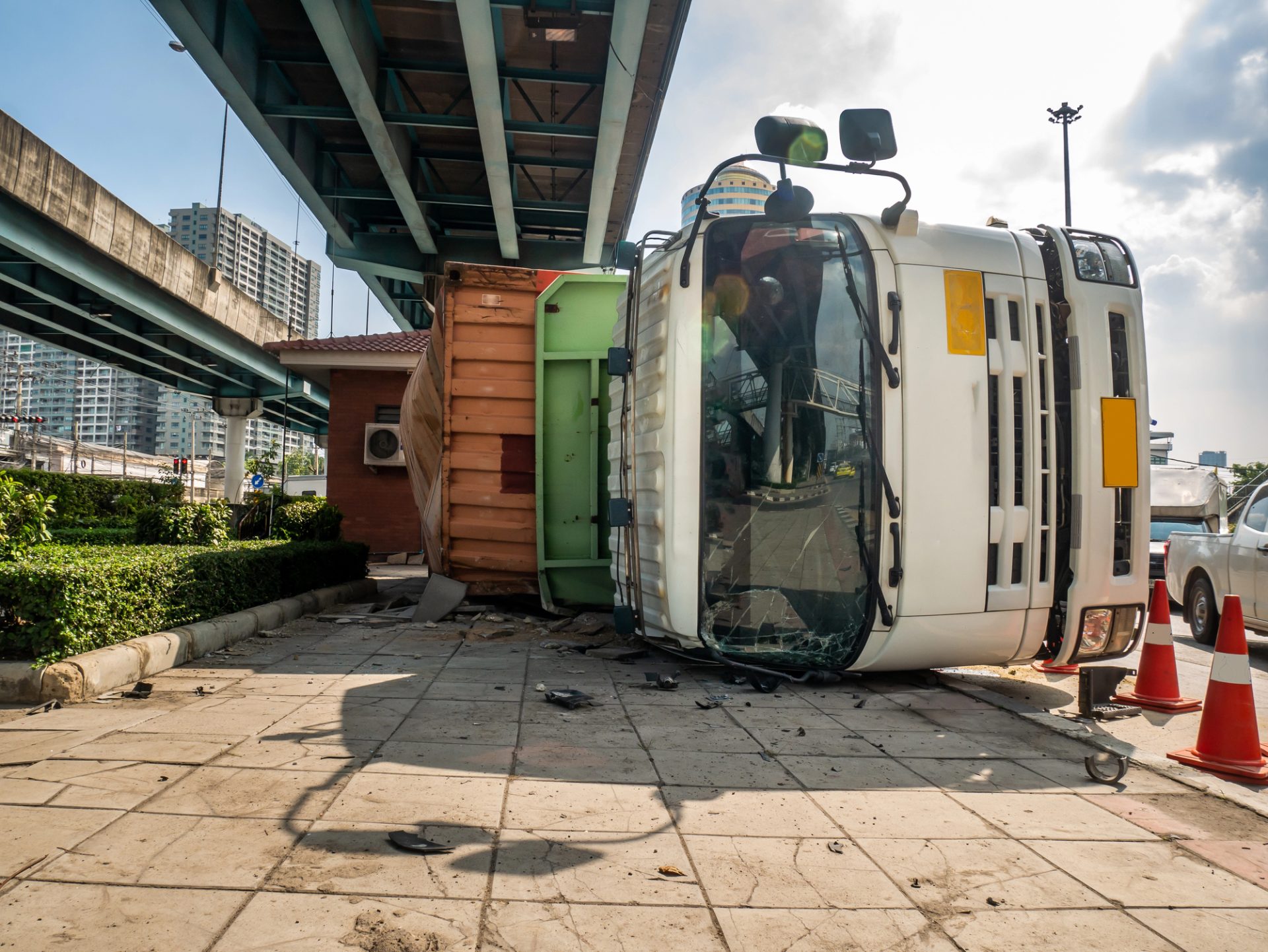large truck rollover crashes