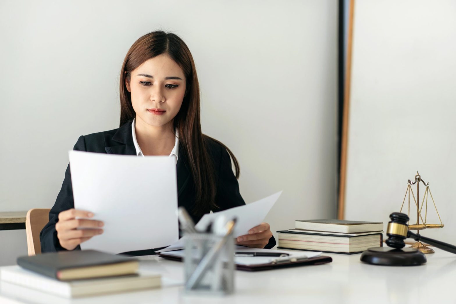 difference between personal injury claims and lawsuits