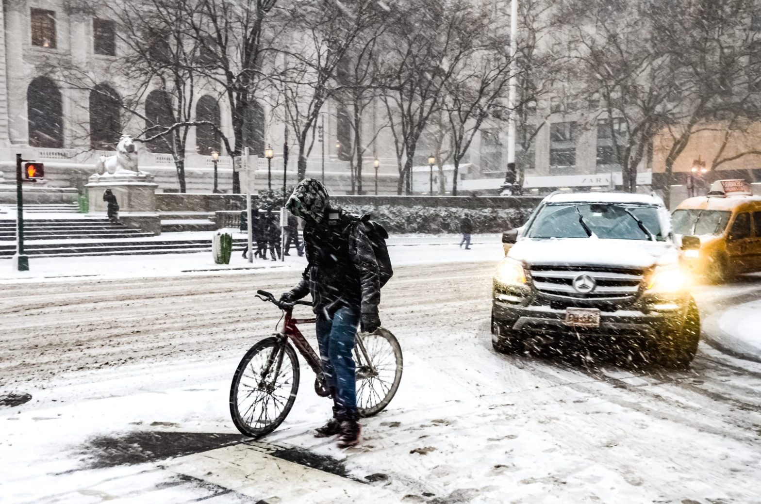 who is liable when a delivery driver slips on snow